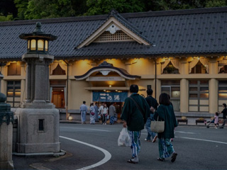 新潟発 路線バス アミー号 で行く 東京ディズニーリゾート への旅 夜行バスの予約ならアミー号 高速路線バス 高速乗合バス